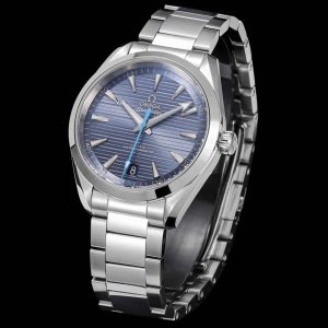 Alternative view of SJ Production 1350 Steel Bracelet with Rubber Strap N1factory Omega Seamaster 150 Series🎮J22 New Arrival, Shocking Debut 1; Massive investment in original mold CNC case set, no expense spared, dimensions 41mm diameter x 13.5mm thickness, imported 904L stainless steel case, matching steel bracelet compared to the original 3;Dial Upgrade: New sunburst-brushed dial adorned with horizontal "teak" grain pattern. Rhodium-plated hands and hour markers coated with white Super-LumiNova. 3x magnification ensures clear printing. Colors match the original, with sharp, clean edges. All hour markers polished to eliminate burrs.🎮4:Features an exclusive custom movement with the original black balance wheel positioned at 6 o'clock. The movement runs stably, maintains precise timing, and delivers over 48 hours of power reserve when fully wound. 5. Double-sided anti-reflective, scratch-resistant sapphire crystal with arched profile. Includes a new steel bracelet and an additional rubber strap with buckle. Similarity exceeds 98%. Welcome watch enthusiasts to appreciate this hot-selling release. Available for trade or purchase."n1 Quality Guarantees Premium Craftsmanship"🎮 S1 Exquisite Recommendation: Men's Mechanical Wristwatch